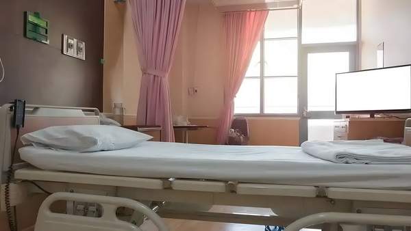 怎样落户深圳_E句话 | 董璇“新婚即分居”？ E句话  加压很难自我